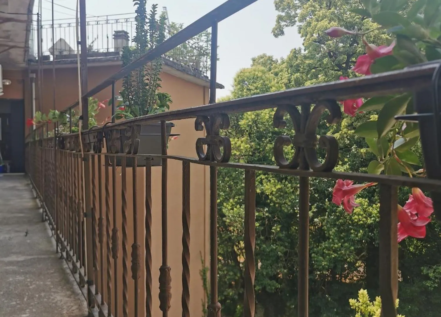 Flora Inn, Ca' Baion Bergamo 0*,